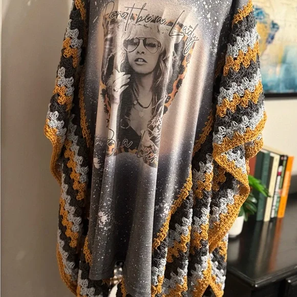 Graphic Crochet-Trim Poncho Tunic - Charcoal & Mustard - Picture 4 of 5